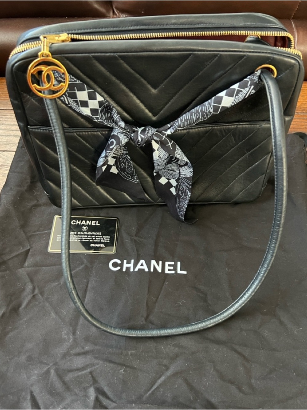 CHANEL CHEVRON Black Quilted CROSSBODY with Gold CC Charm - Picture 2 of 14
